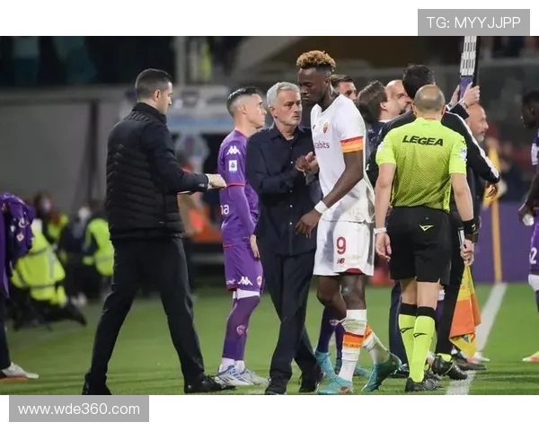 伊尔克汗向偶像恰球衣庆平国米